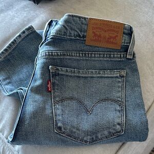 Levi's women's Denim Jeans in Classic Blue